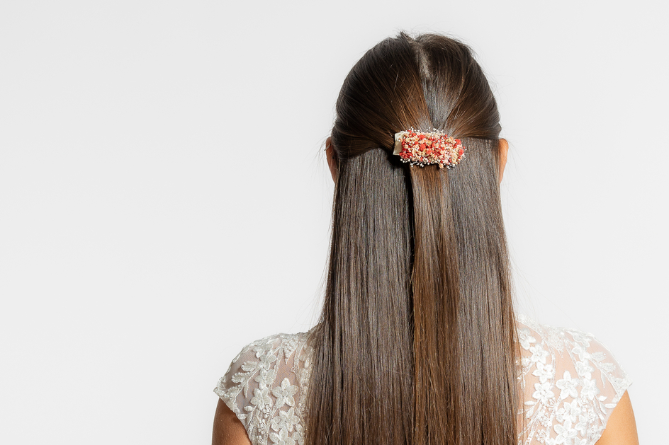 Barrette à cheveux avec des plumes et tissu pailleté • Cori Paris